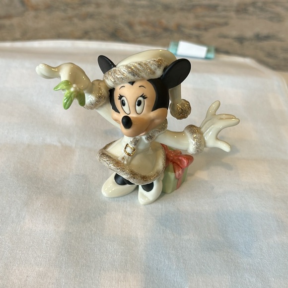 Disney’s Lennox Minnie mouse Christmas wish for buy one and a half inches - Picture 5 of 7